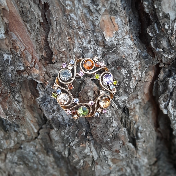 Monet Multi Rhinestones Brooch Pin 💋💘💫 - Picture 2 of 4